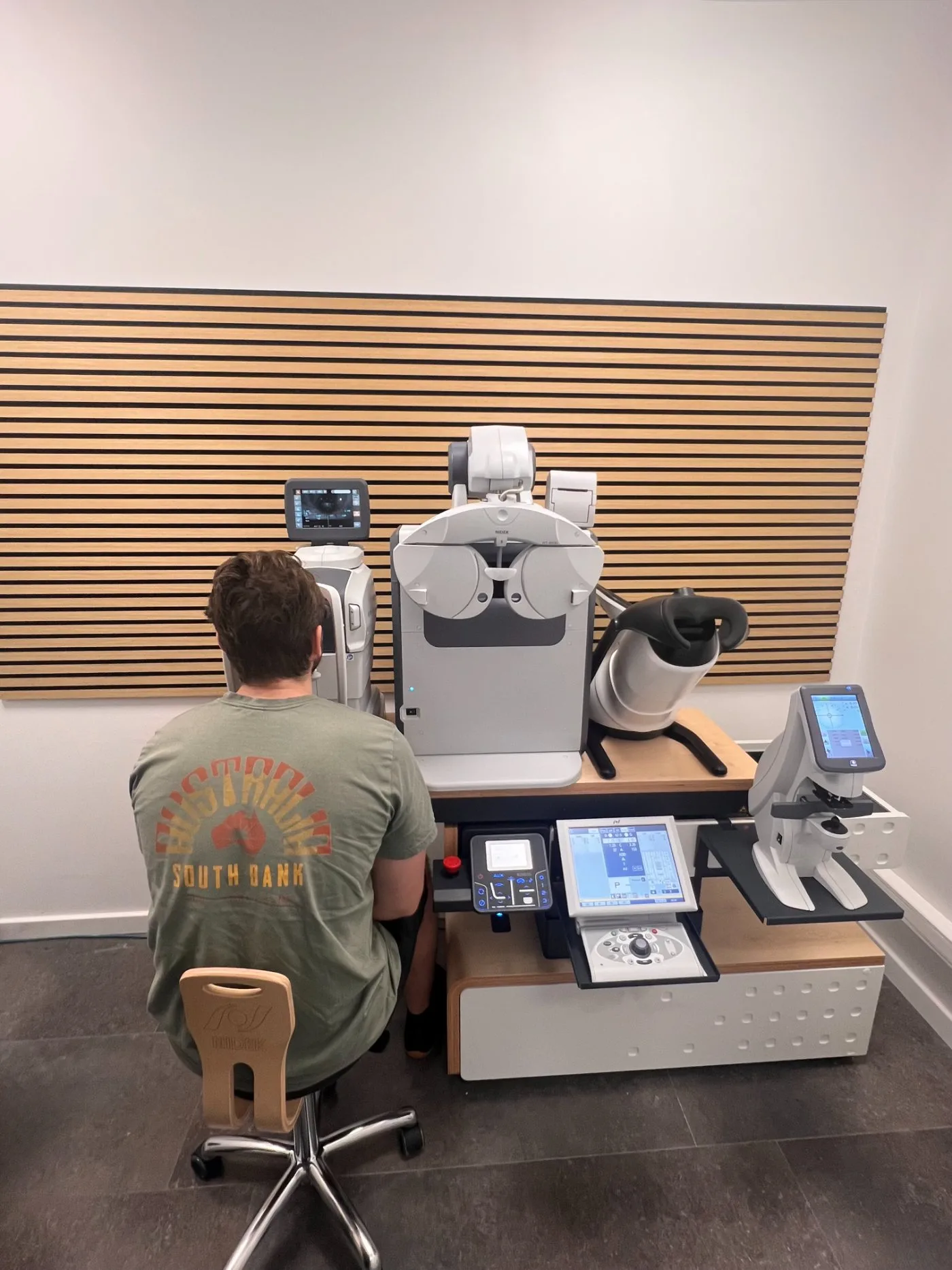 Patient pendant l'examen de la vue en téléconsultation
